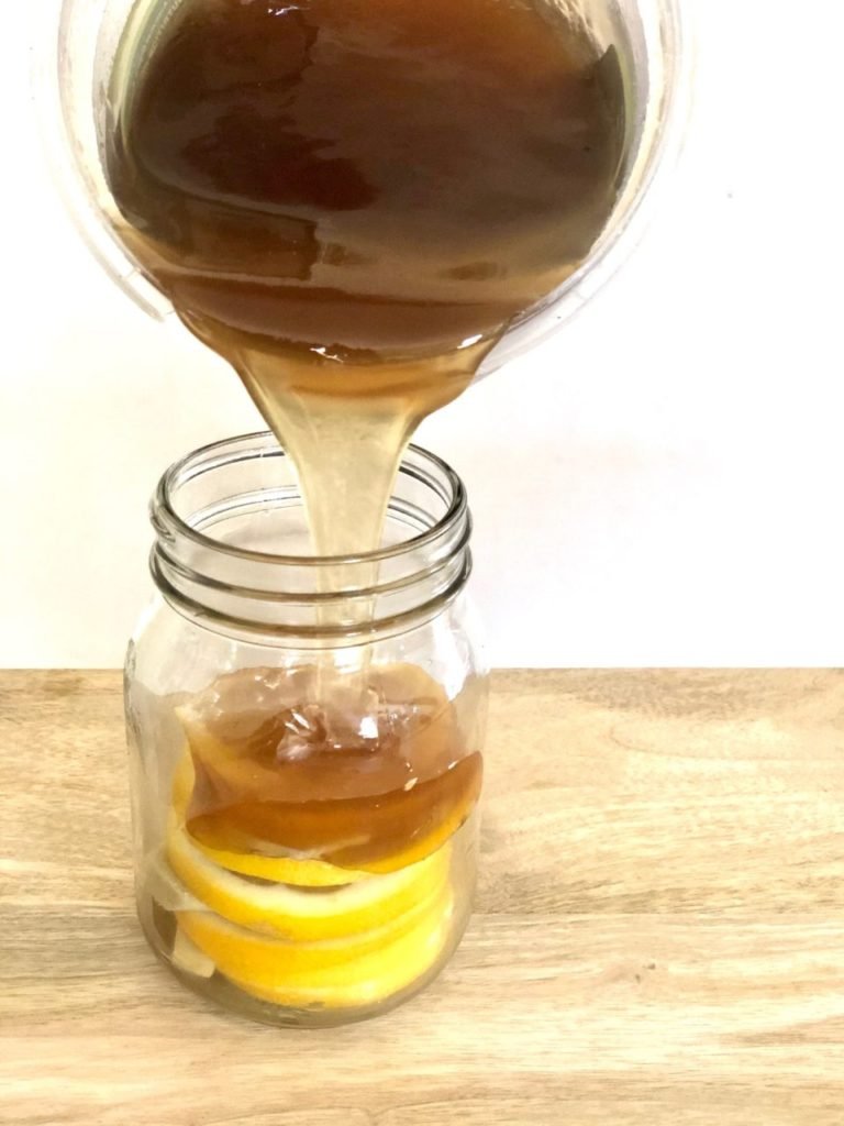 Making giner, lemon honey tonic